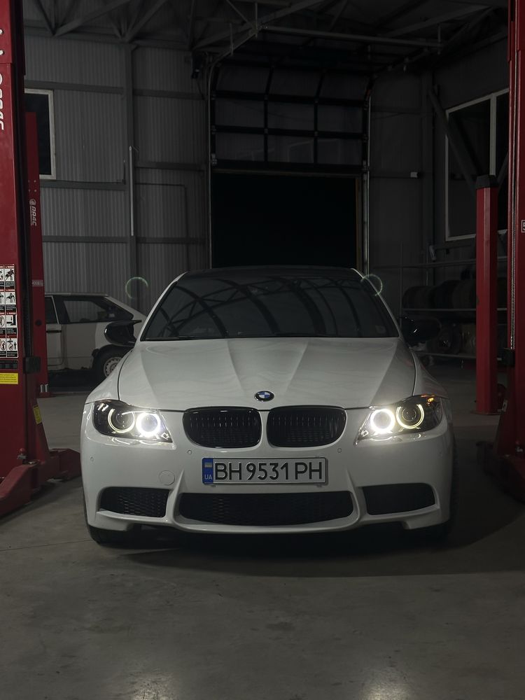 Продаю BMW E90 320D