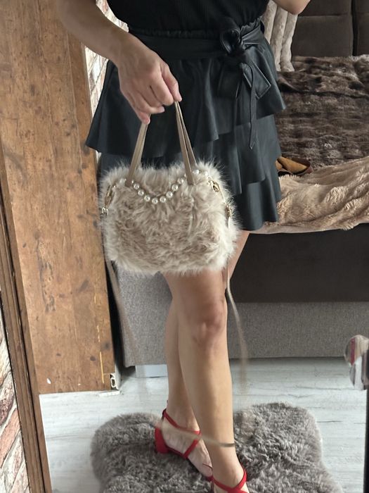 Nowa mała puchata torebeczka