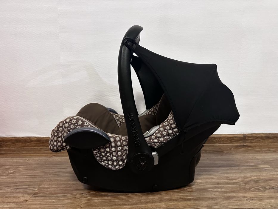 Maxi-Cosi CabrioFix 0–13 kg – fotelik z budką, dobry stan