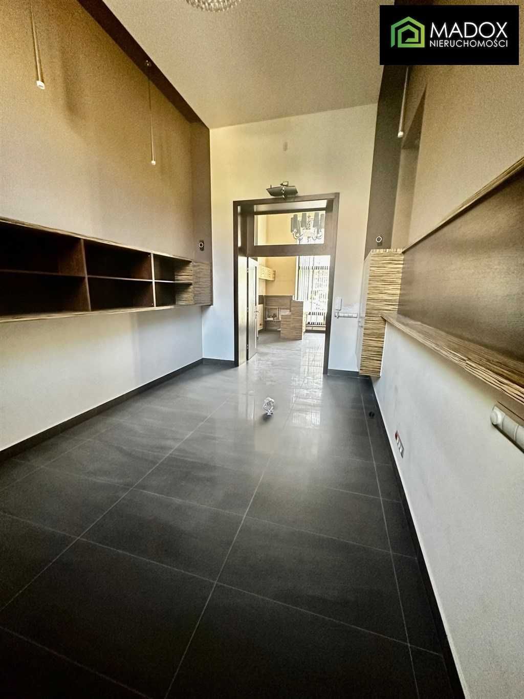 Komfortowy Lokal w Centrum, parking, duża witryna.