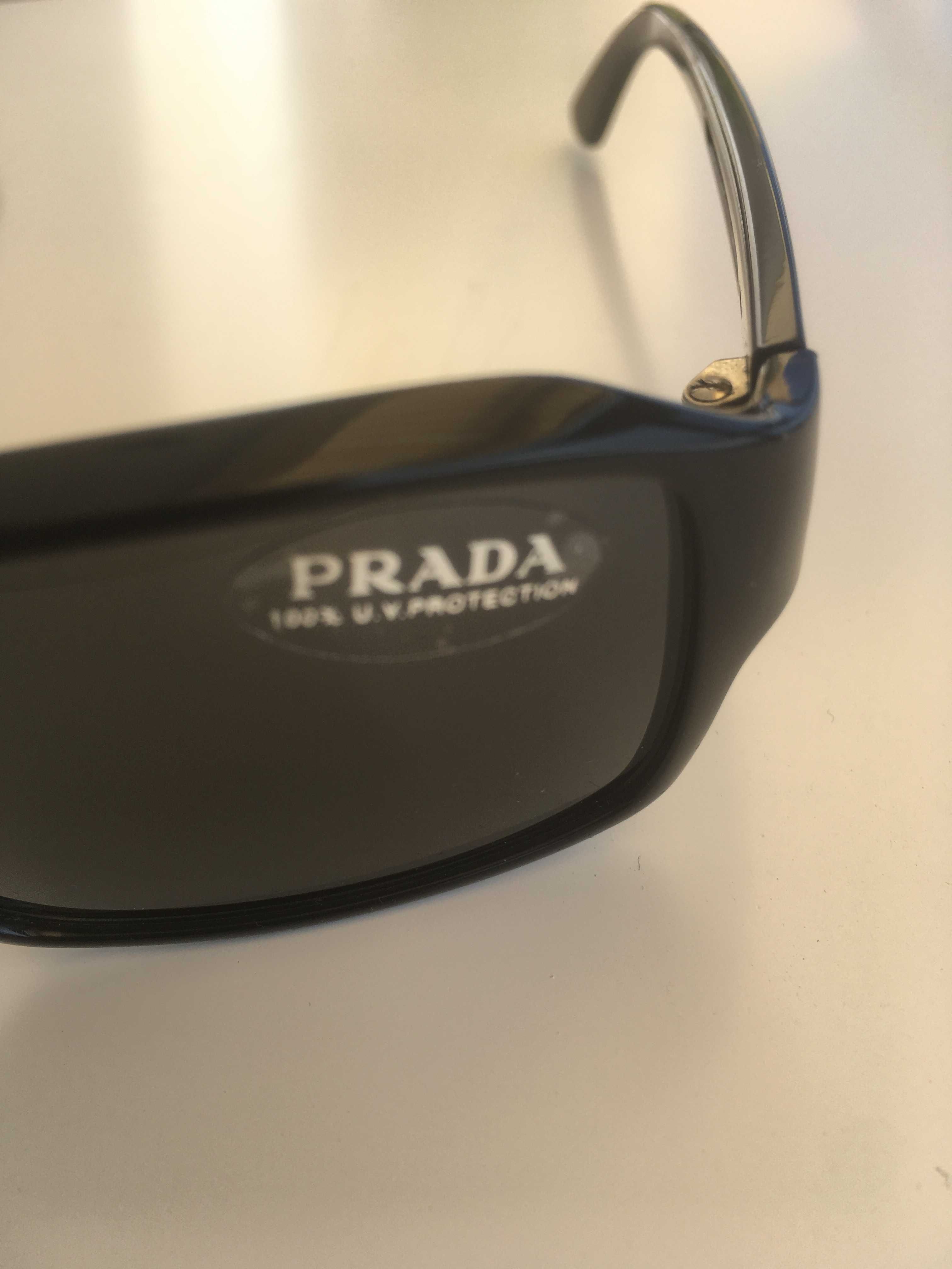 Par de óculos marca Prada