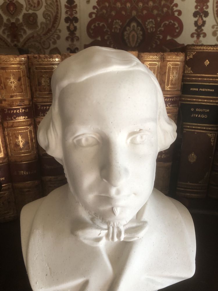 Busto de Almeida Garrett