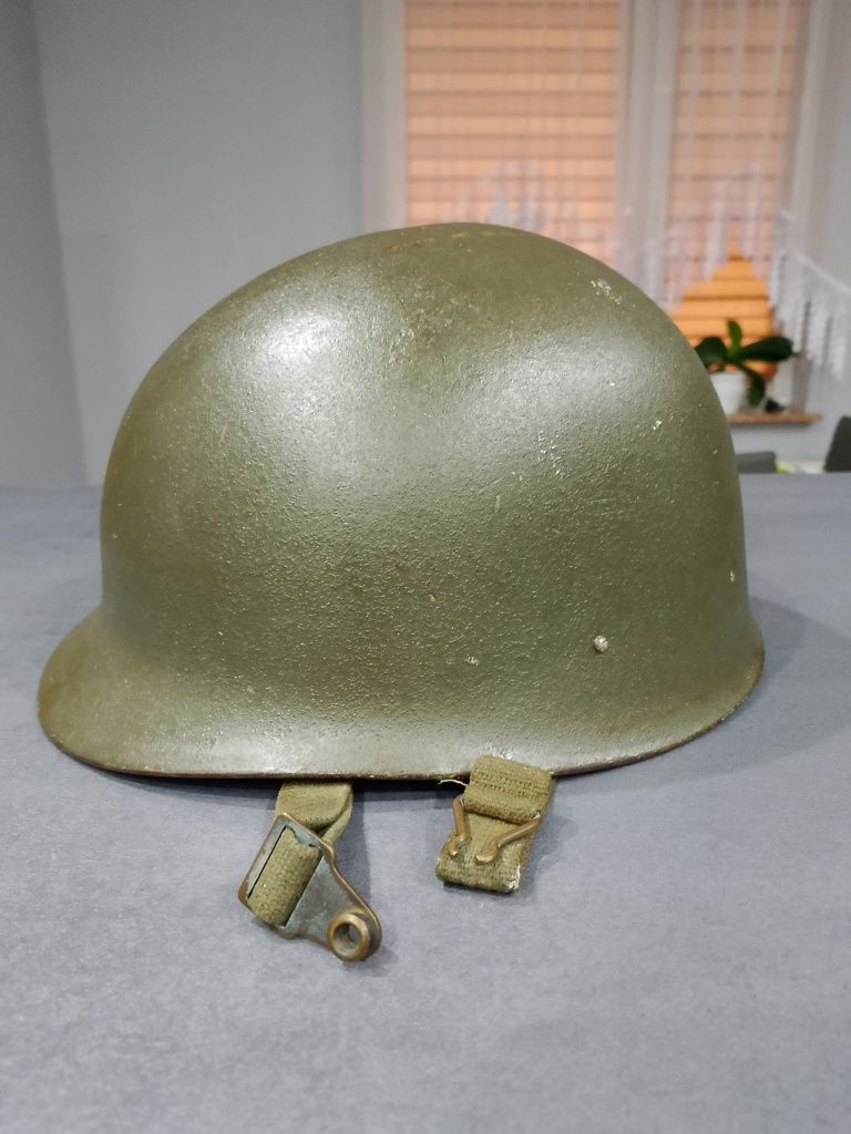 Stary amerykański hełm M1.