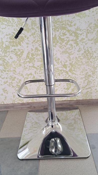 Крісло бровиста,  барний стілець