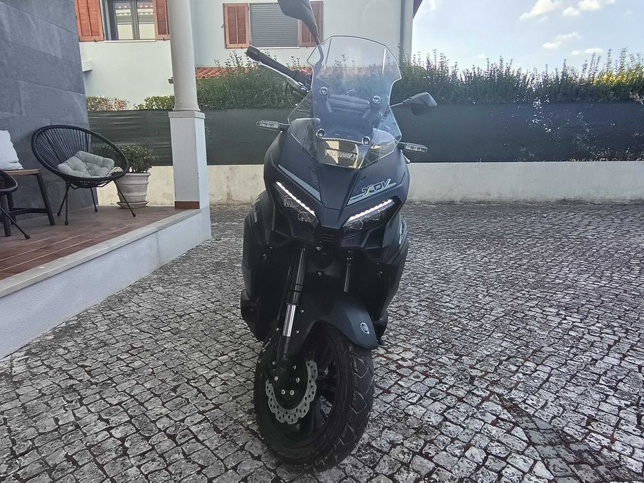 Maxi Scooter Keeway 300 XDV (Nova) com Top Case SHAD