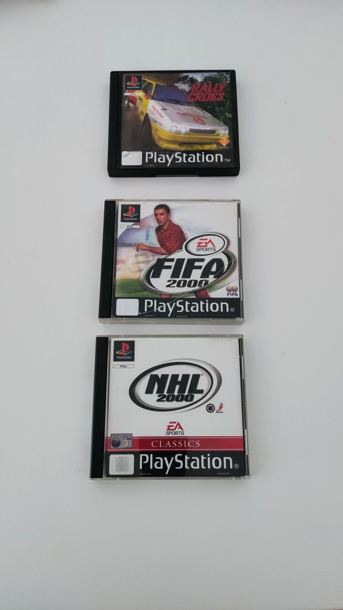 Playstation 1 + Comandos + Cartões de Memória + 3 jogos