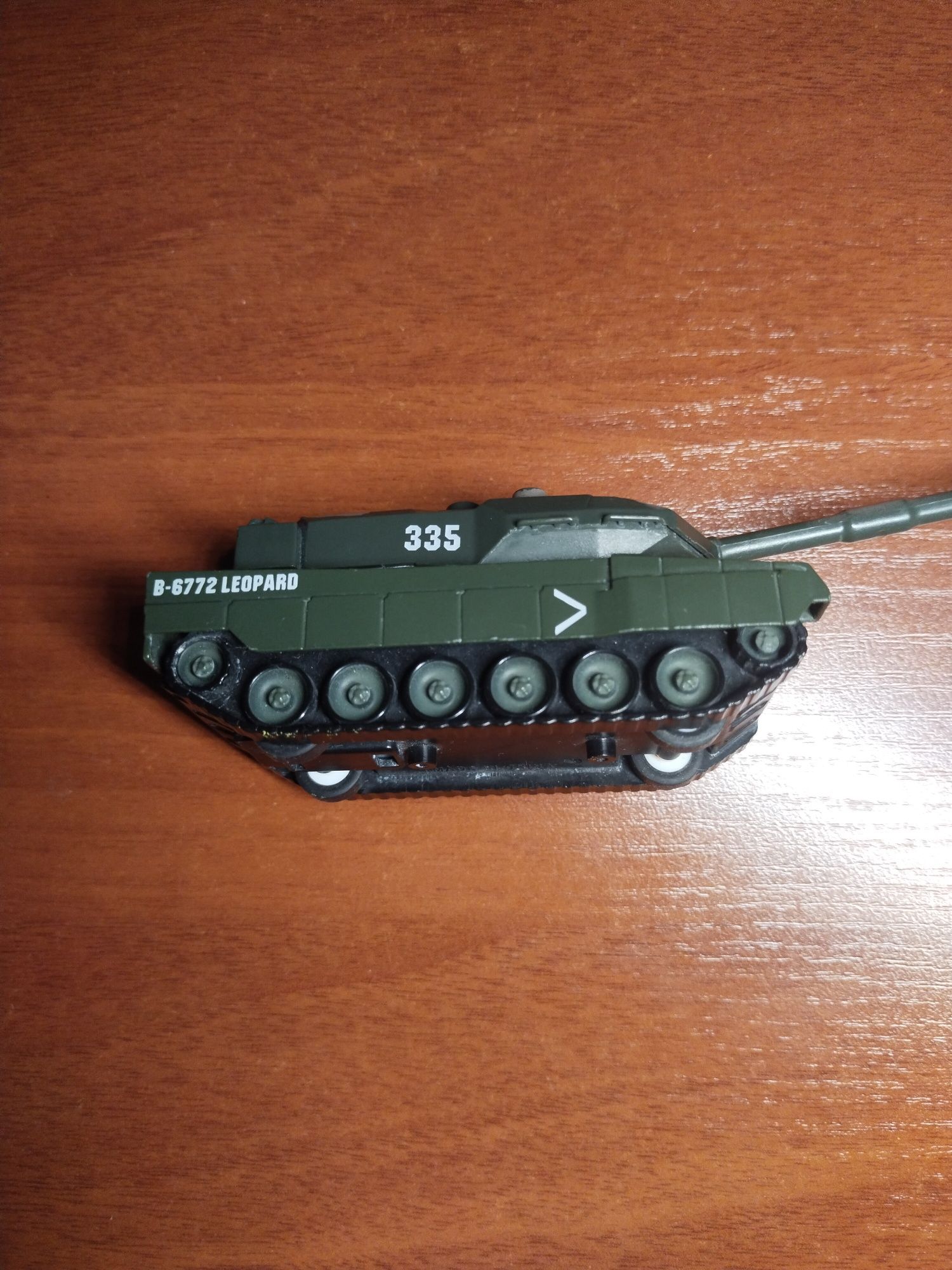 Детская игрушка, небольшой танк (металл+пластмасс)