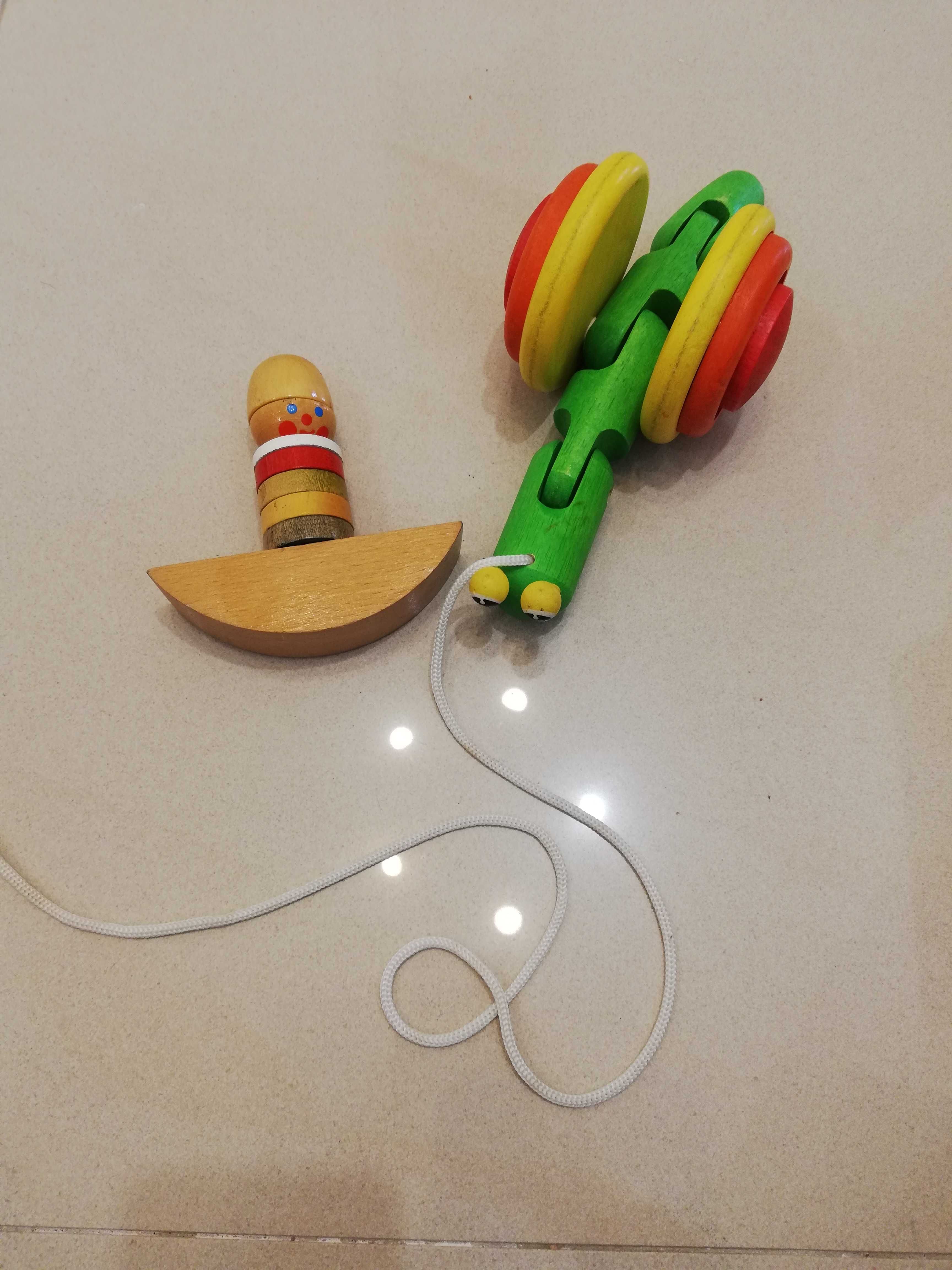 Drewniane zabawki dla dzieci nakładanka ślimak plan toys