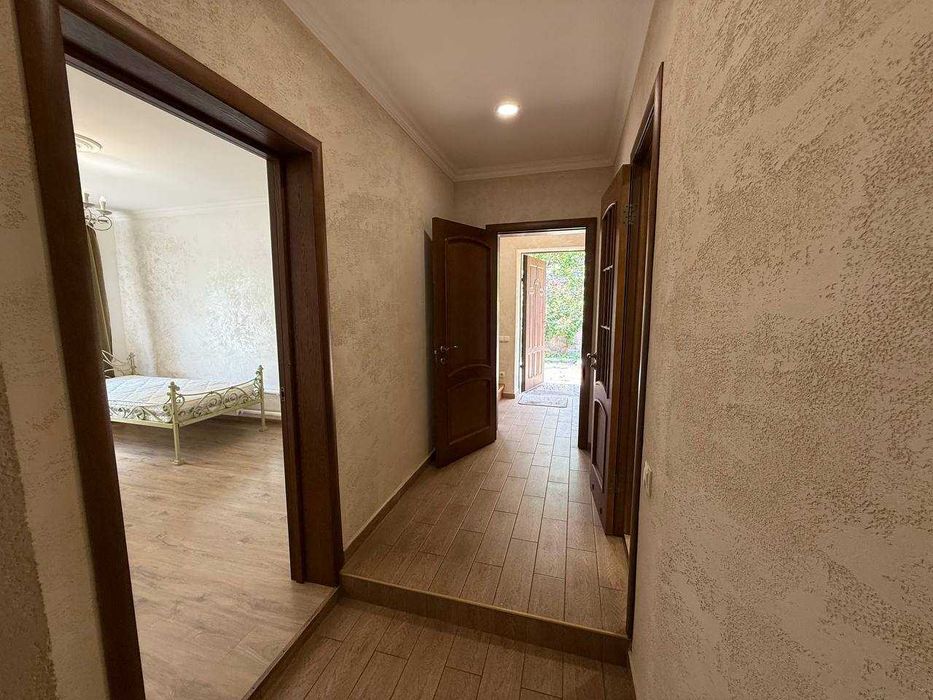 Оренда 4к будинку з гаражем на Карачунах