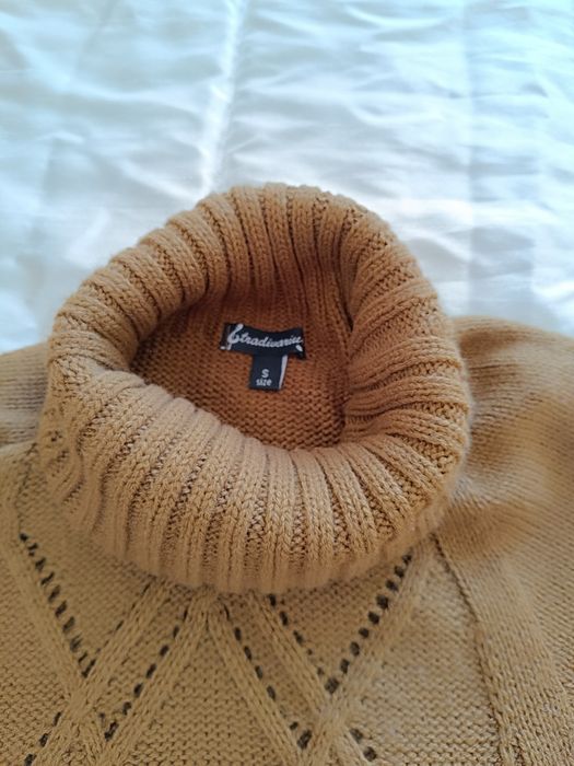 Camisola tipo poncho Stradivarius S
