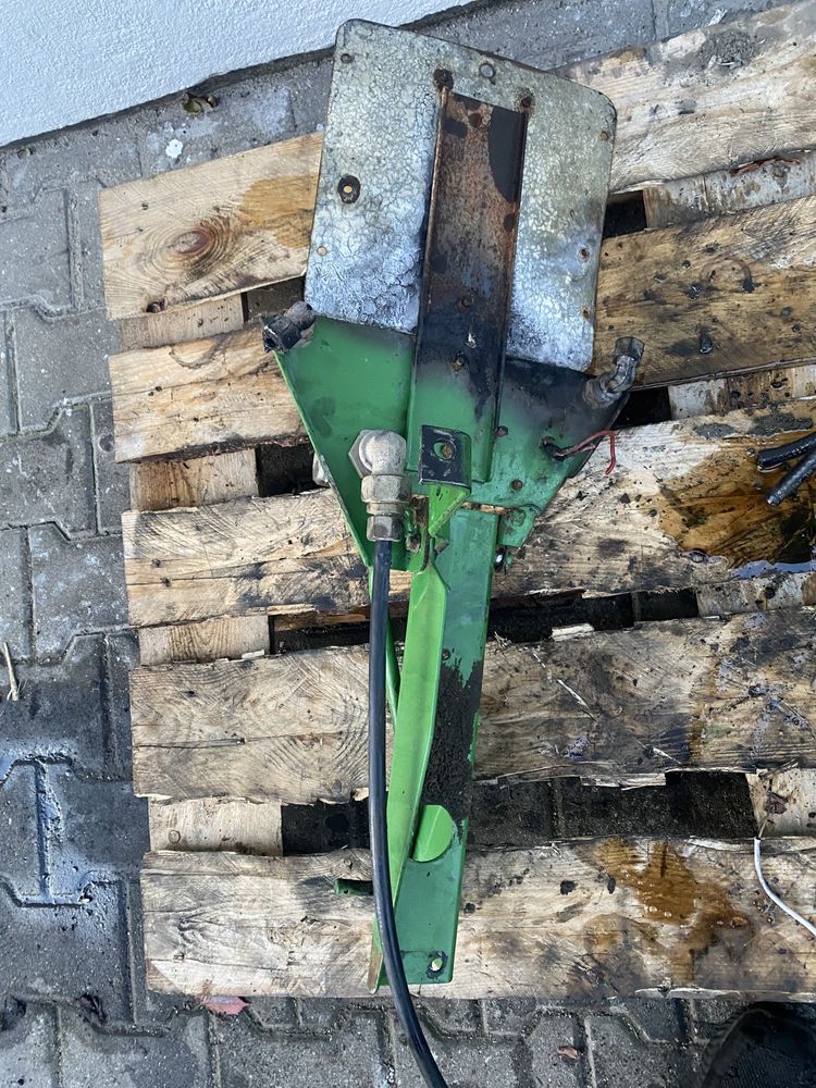 Stojak ciągadła gniazdo świateł, wyjscia hamulcowe John deere 7810