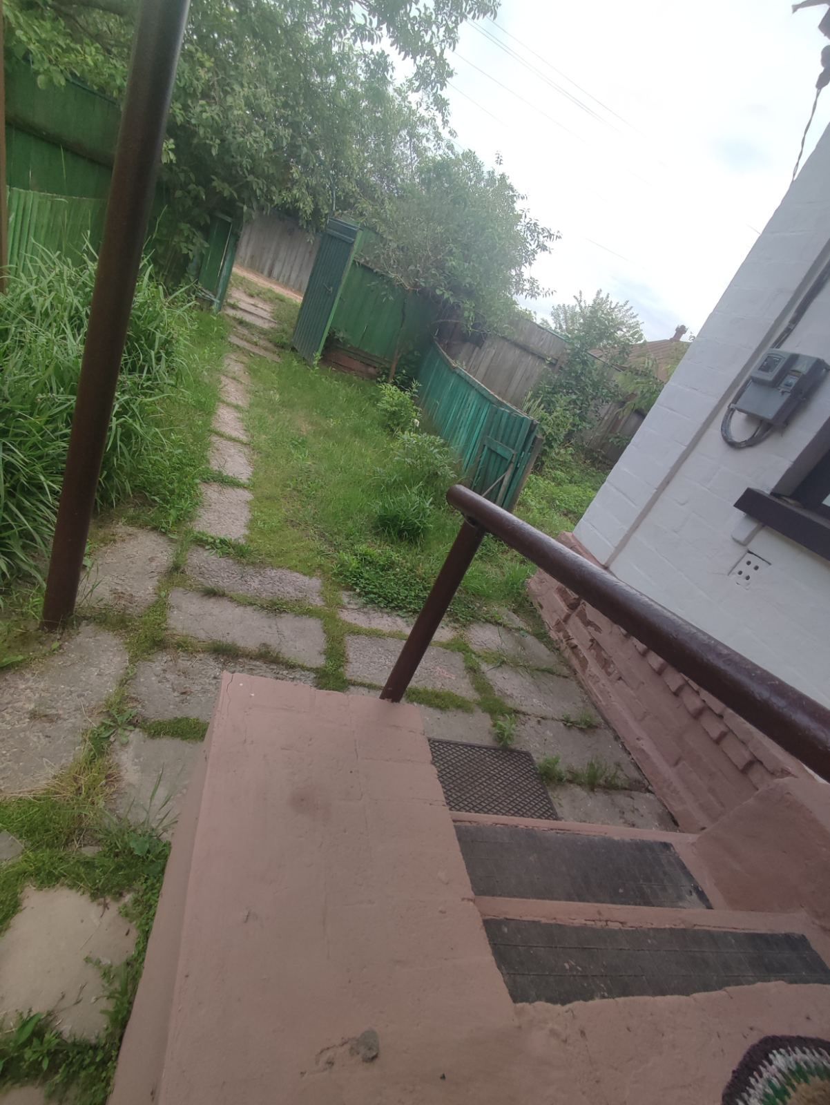 Доглянута садиба в селі Мрин. 100 км від  м Київ. Поряд ЛІС та РІЧКА.