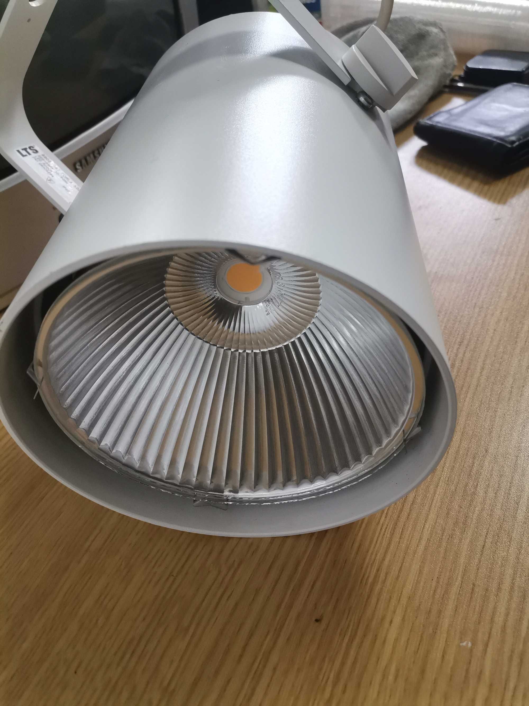 Focos Led 3000k Loja