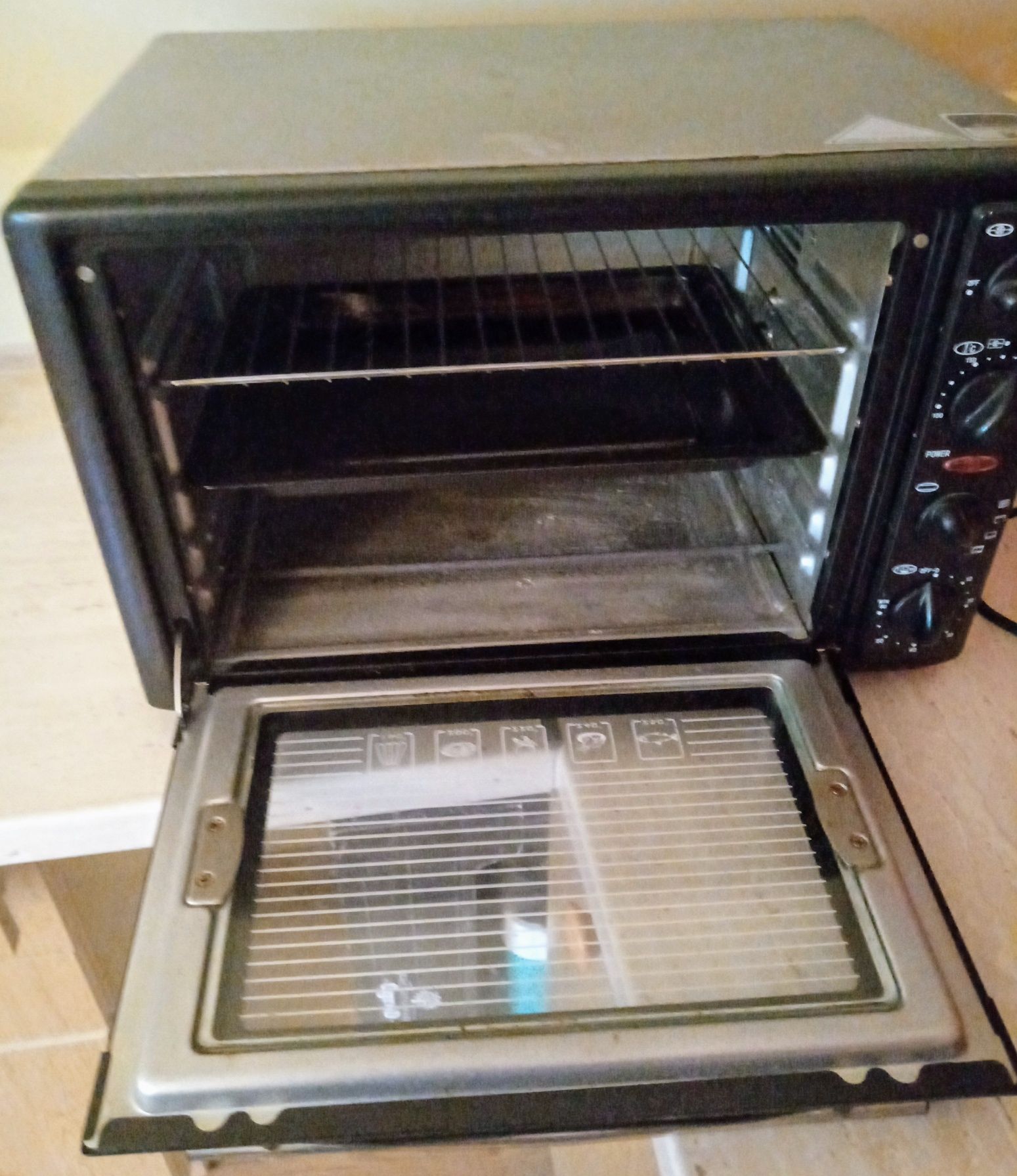 Piekarnik elektryczny z termoobiegiem