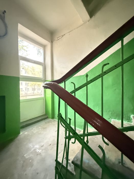 Продаж 2-х кімнат в комунальній квартирі,площею -30,1 м2.