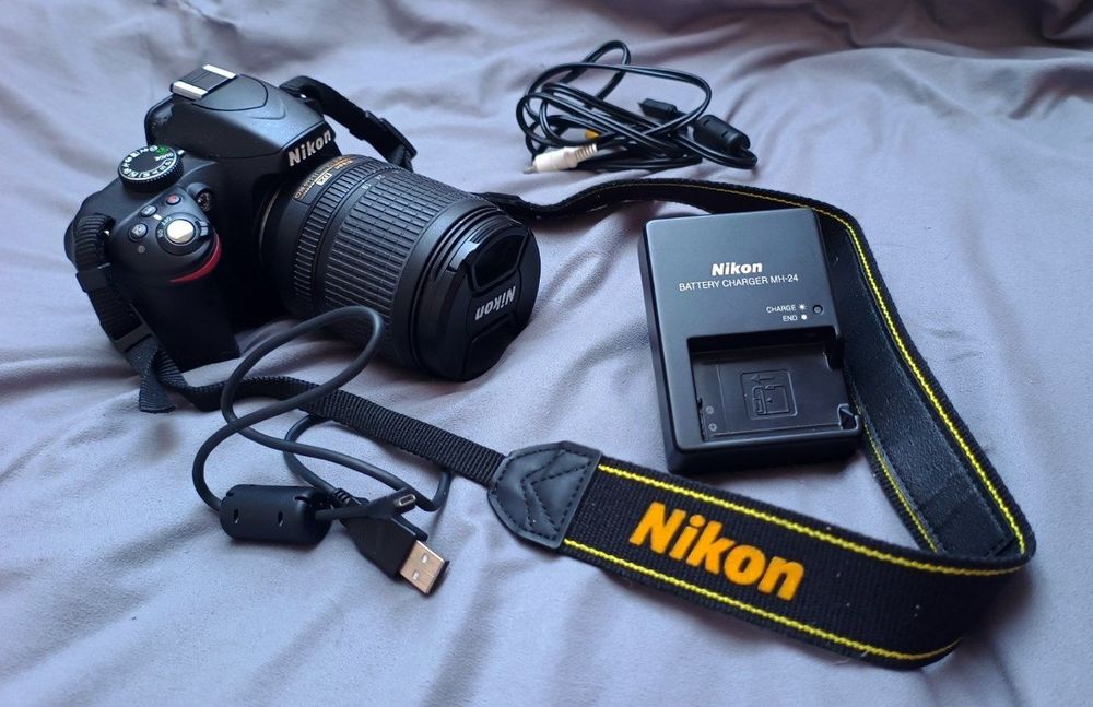 Nikon D3200 z obiektywem 18–105mm VR