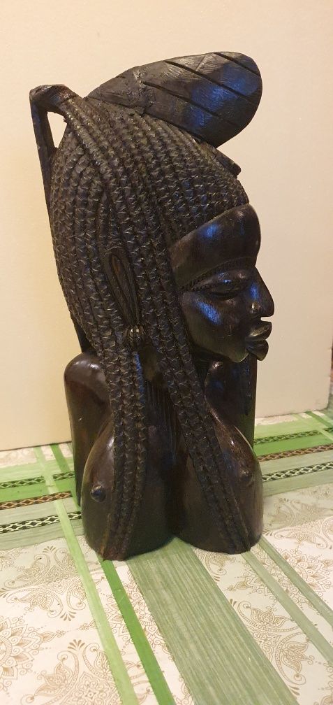 Figura kobiety z hebanu