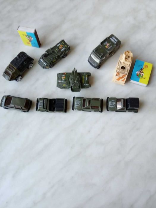 Набор  металевих машин військової техніки