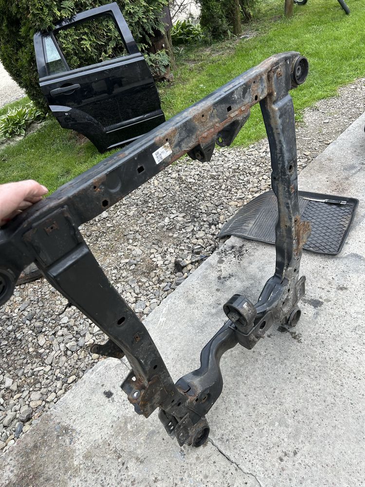 Підрамник передній opel zafira c 1.6d 13327070