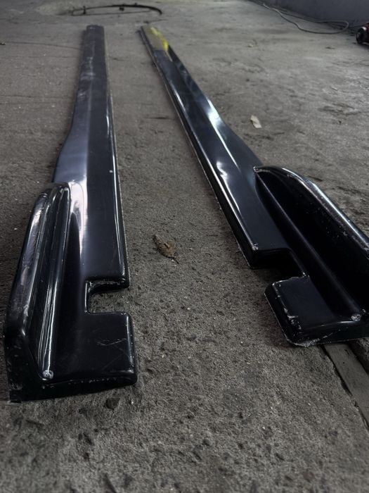 Продам накладки на пороги Tesla