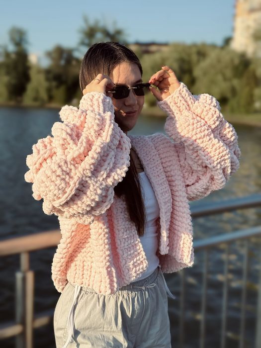 Плюшевий кардиган з обʼємними рукавами
