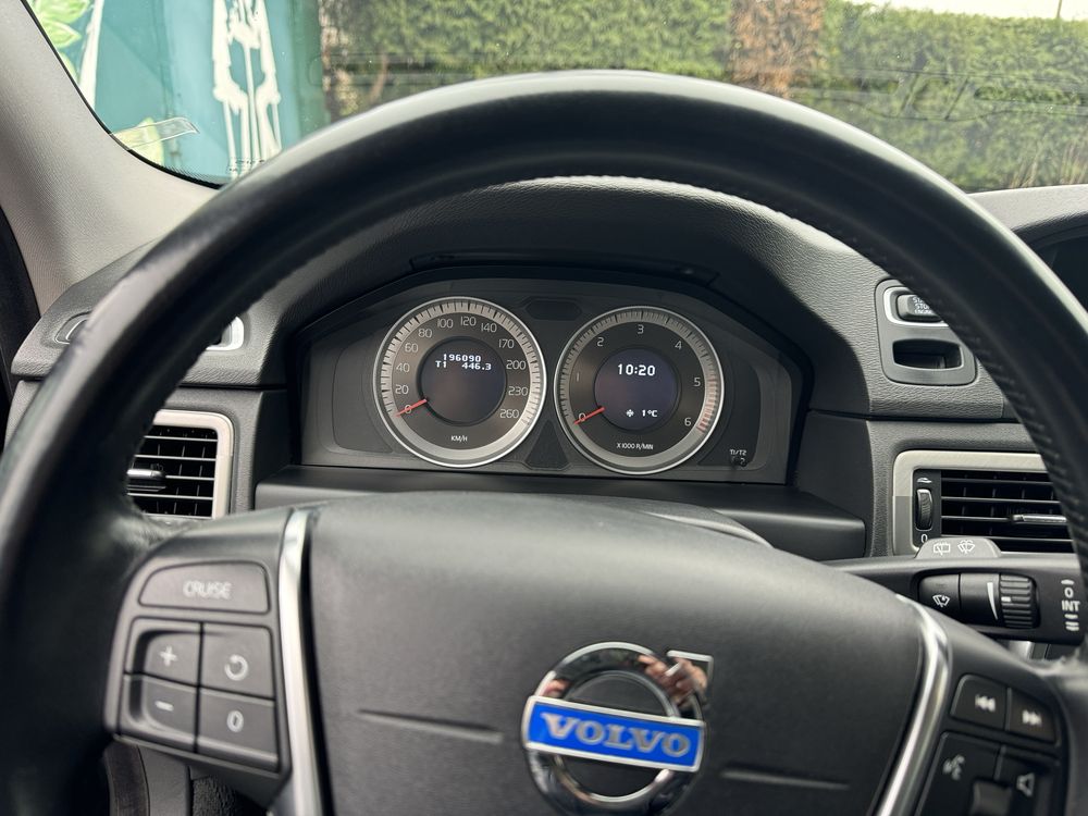 Продам Volvo xc70,2,4d