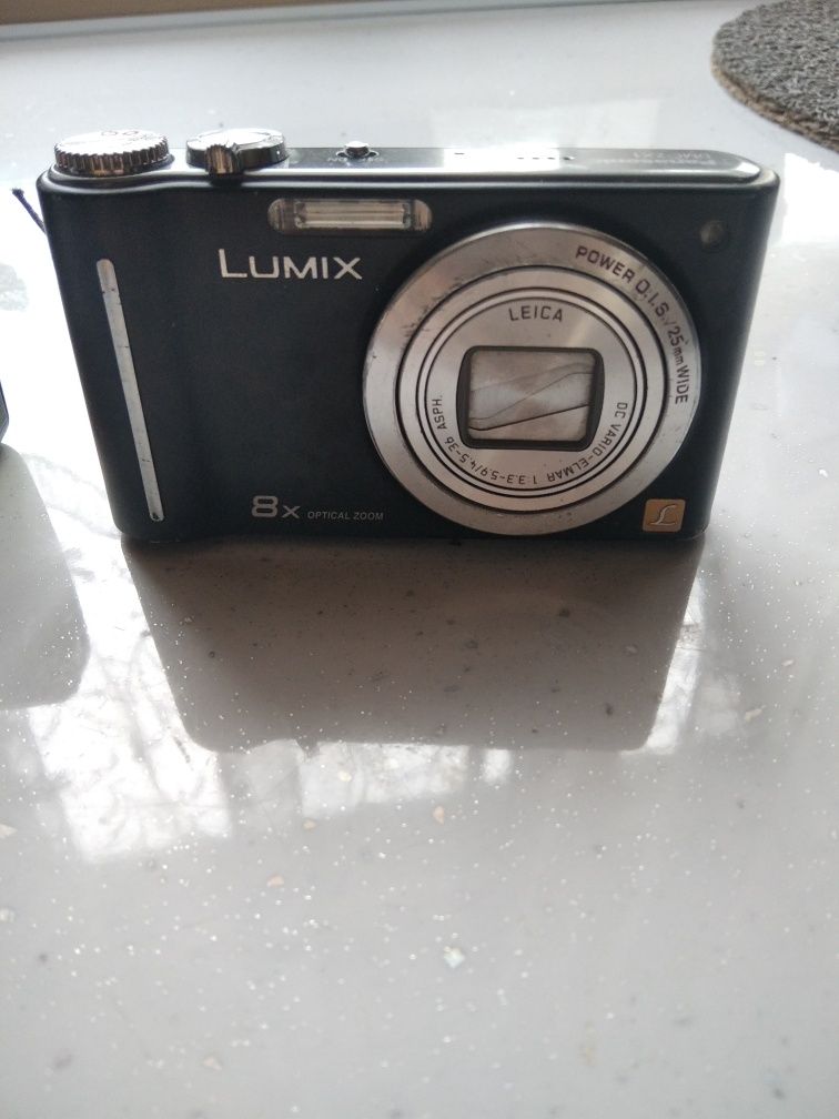Aparaty fotograficzne Kodak i Lumix