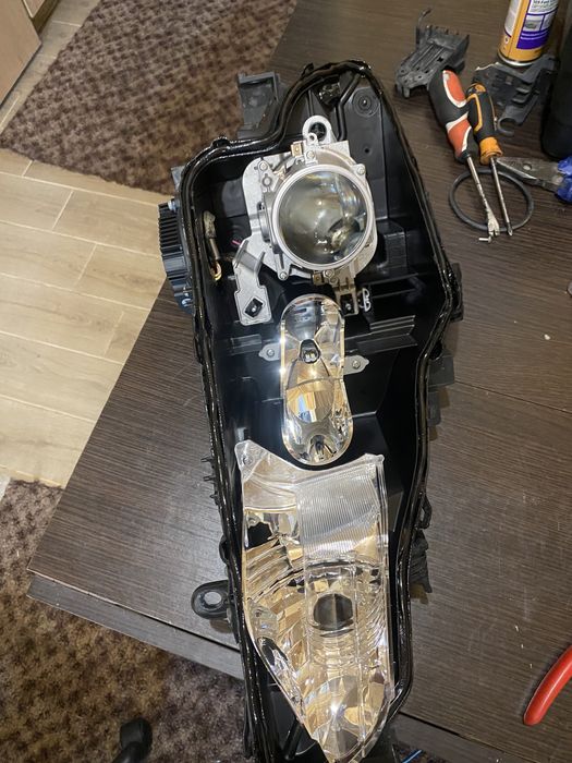 Перепаковка фар головного світла та встановлення лінз на будь яке авто