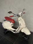 Vespa branca Veículo de bateria