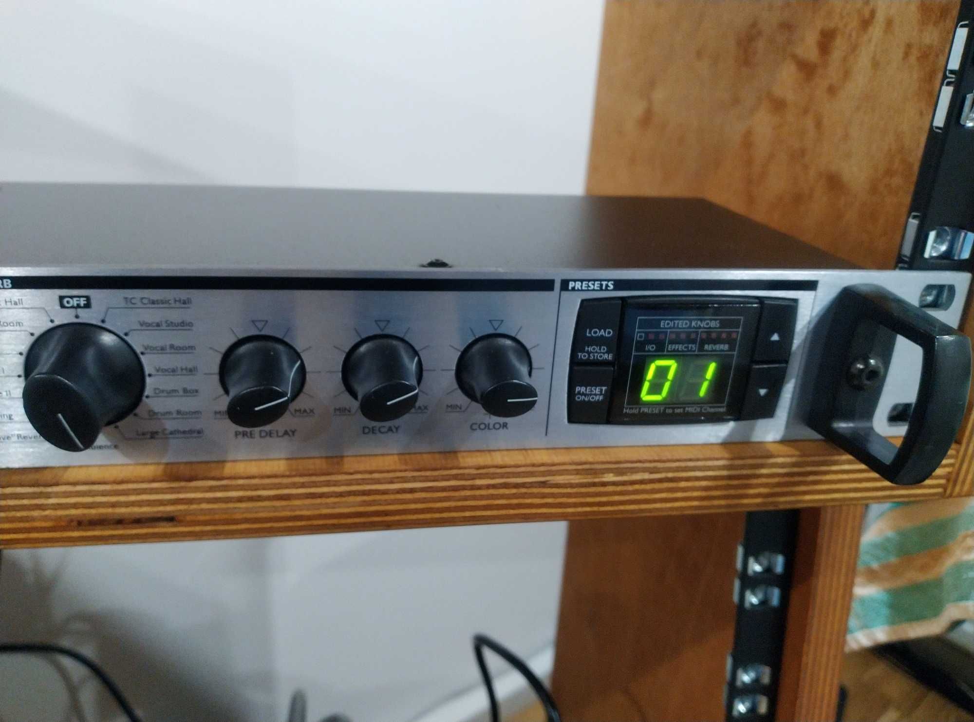 T.C. Electronic M300 studyjny 2-torowy procesor efektów w super stanie