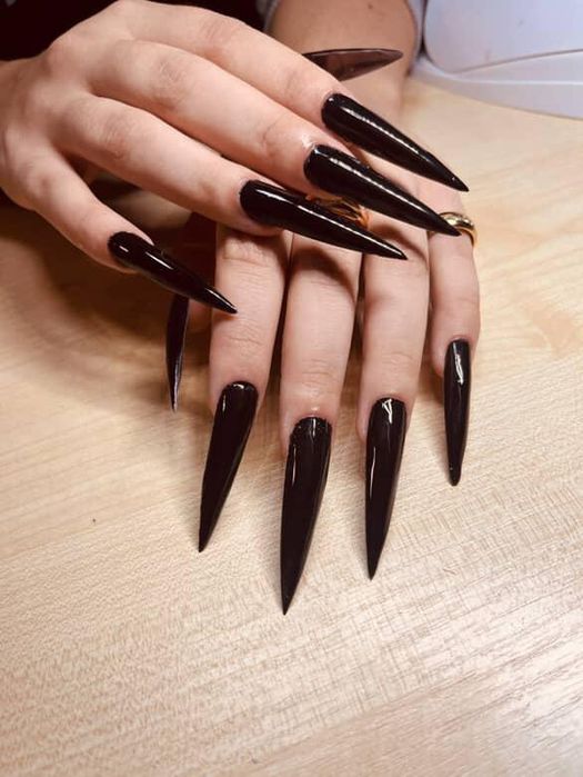 Манікюр, нарощення нігтів