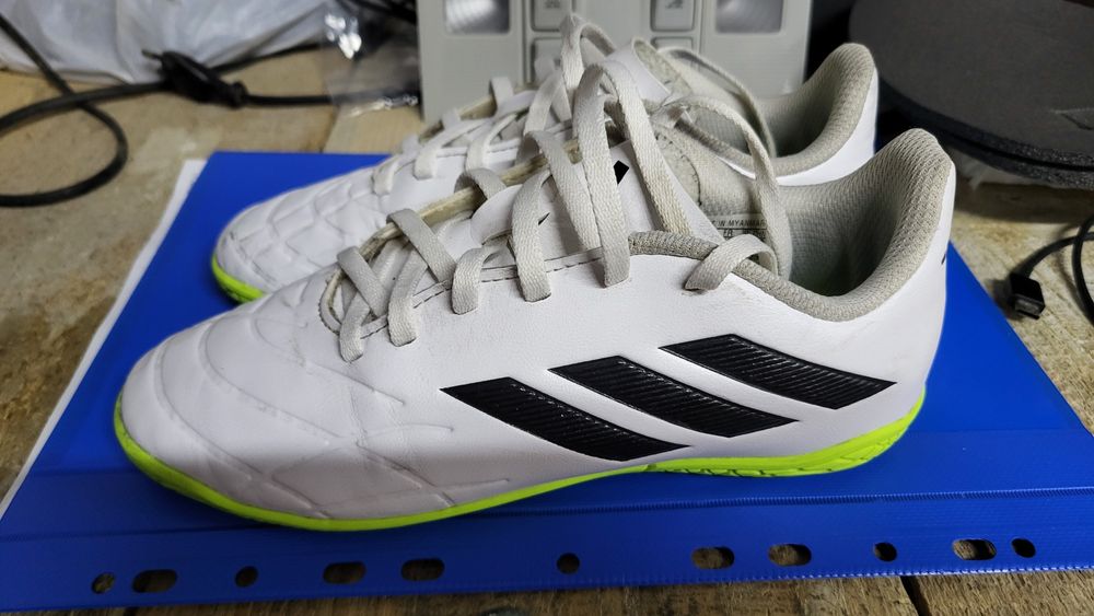 Halówki chłopięce rozmiar 35 Adidas Copa