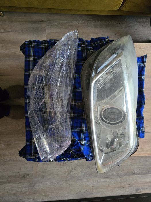 Lampa/ Reflektor Bi Xenon Prawy Opel Insignia A