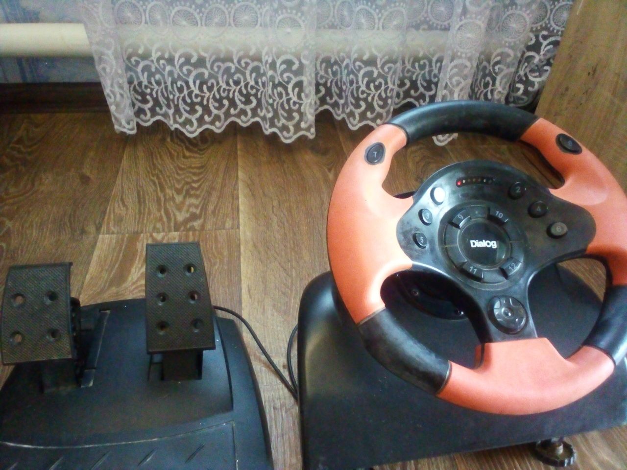 Ігровий руль з педалями