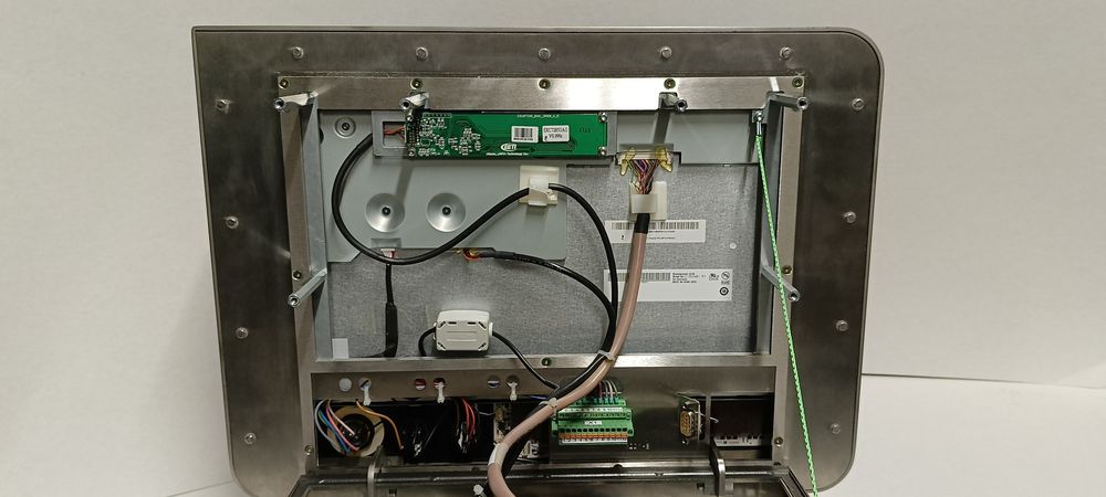 Komputer przemysłowy z panelem dotykowym