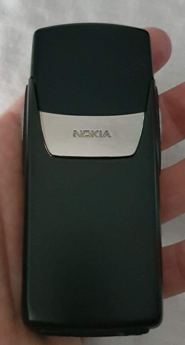 Nokia.   8910  i