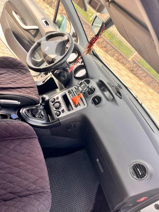 Проється Peugeot