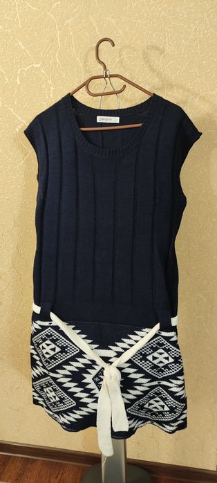 Жіночий одяг (плаття, кофтинки) 50-52 розміру