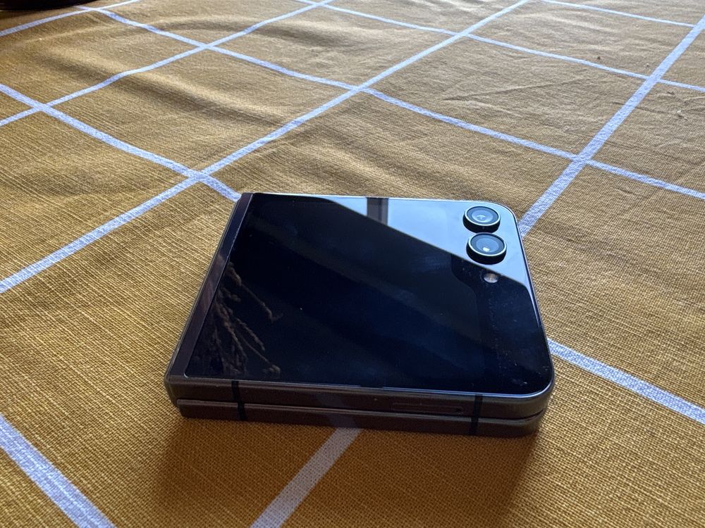 Samsung Galaxy zflip 5 bom estado