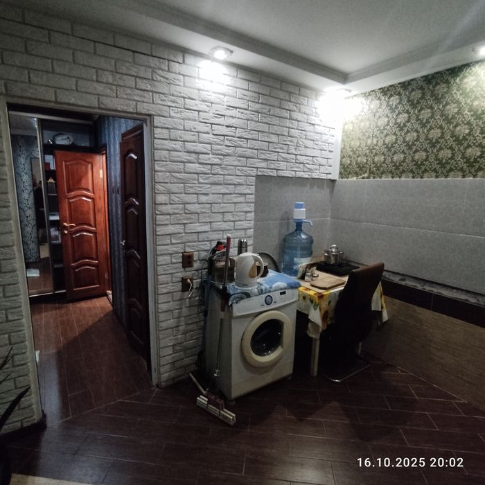 Здам кімнату дівчині/молодій жінці (можна з котиком) на Троєщині.