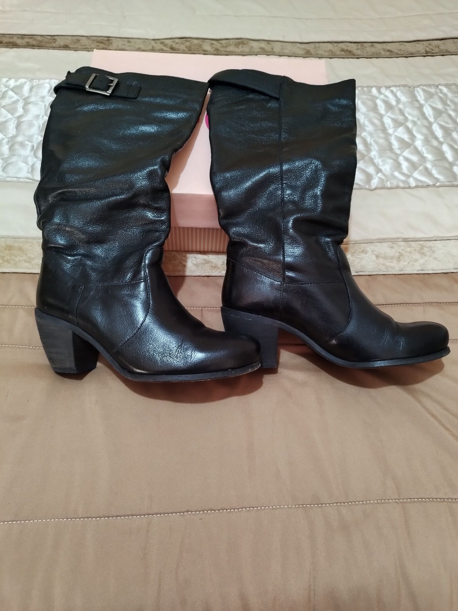 Botas cano alto com salto