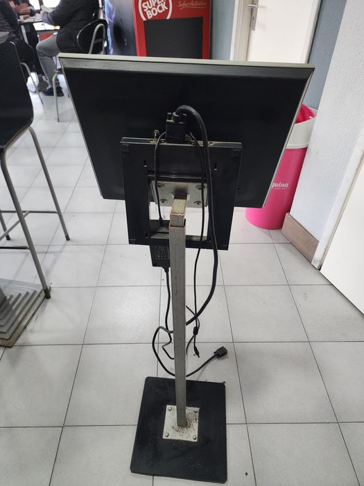 Monitor Samsung com Suporte de Pé