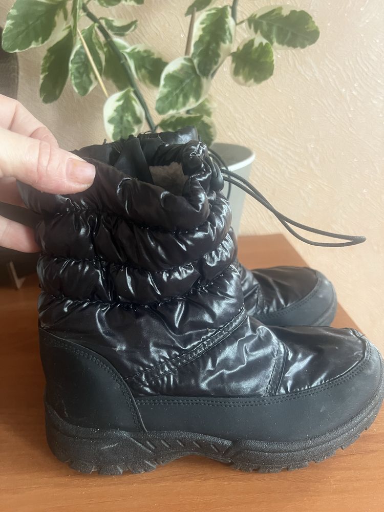 Зимове взуття для дівчинки