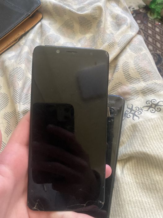 Телефони на запчастини