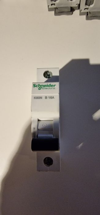 Schneider  B16 wyłącznik nadprądowy