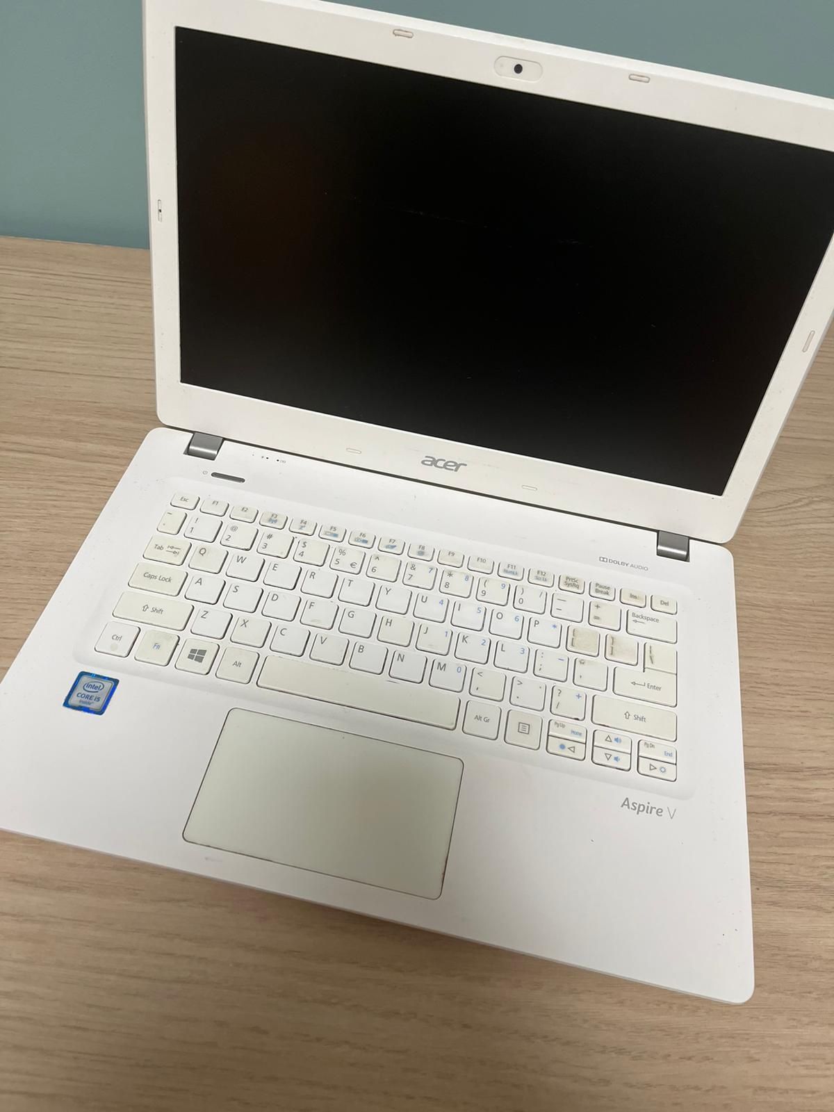 Laptop Acer v3-372 i5/8GB/240 13.3" + windows 10 pro