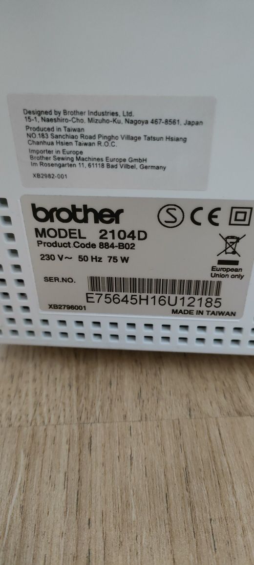 Maszyna do szycia overlock Brother Lock 2104D