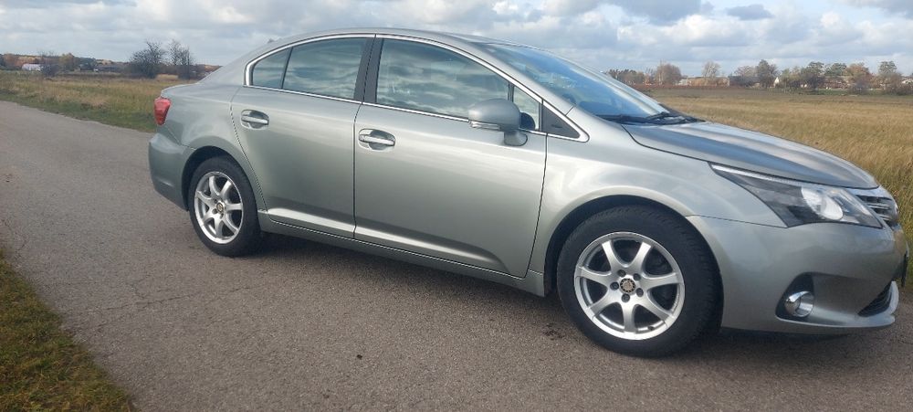 Toyota Avensis 1.8vvti niski przebieg wersja executive automat