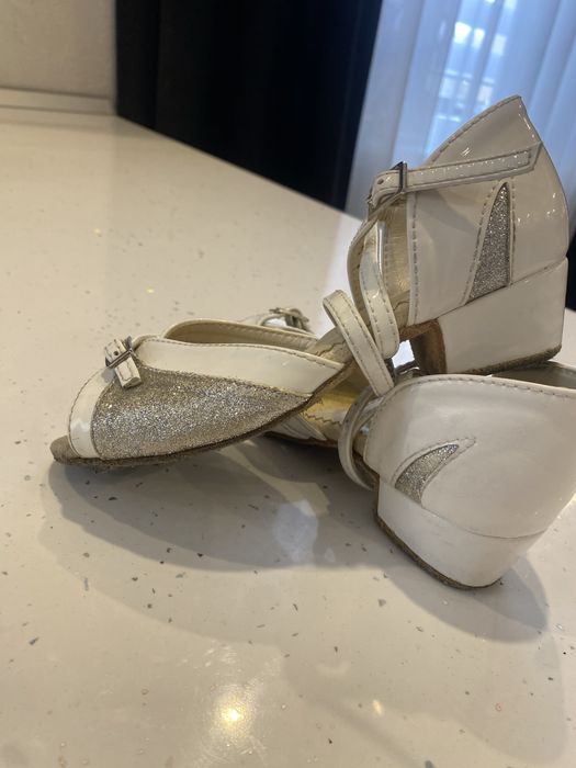Туфлі для бальних танців