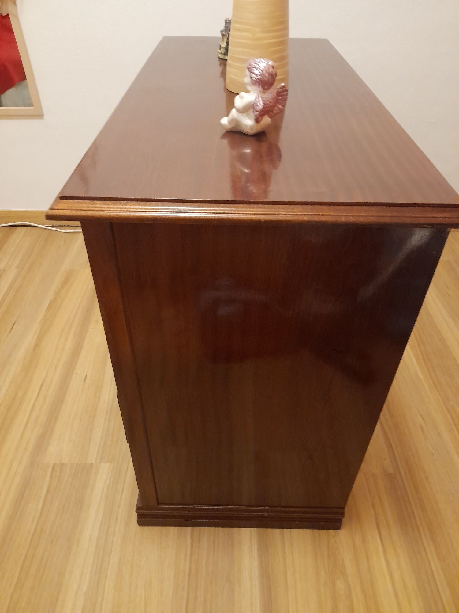 Vendo comoda de madeira